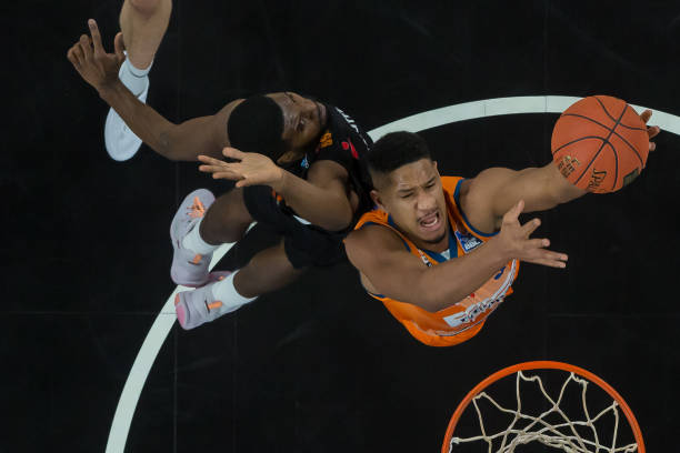 经穿上了毕 经穿上了毕